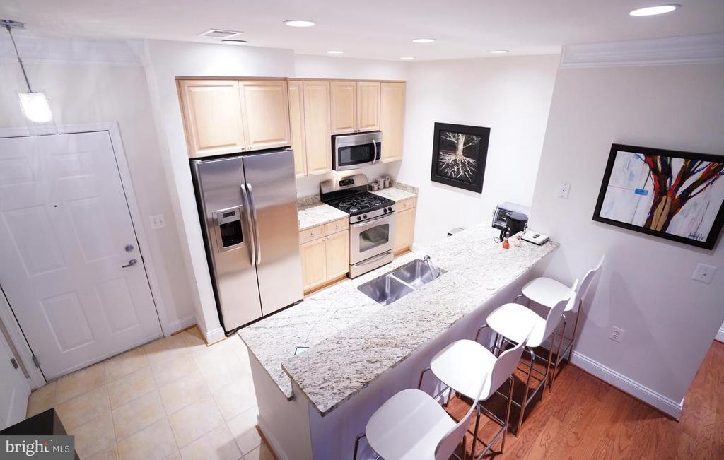 1115 CAMERON STREET 211