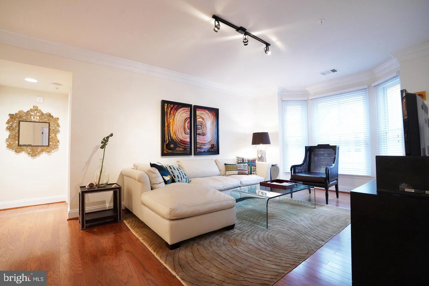 1115 CAMERON STREET 211