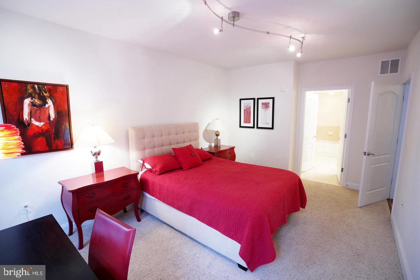 1115 CAMERON STREET 211