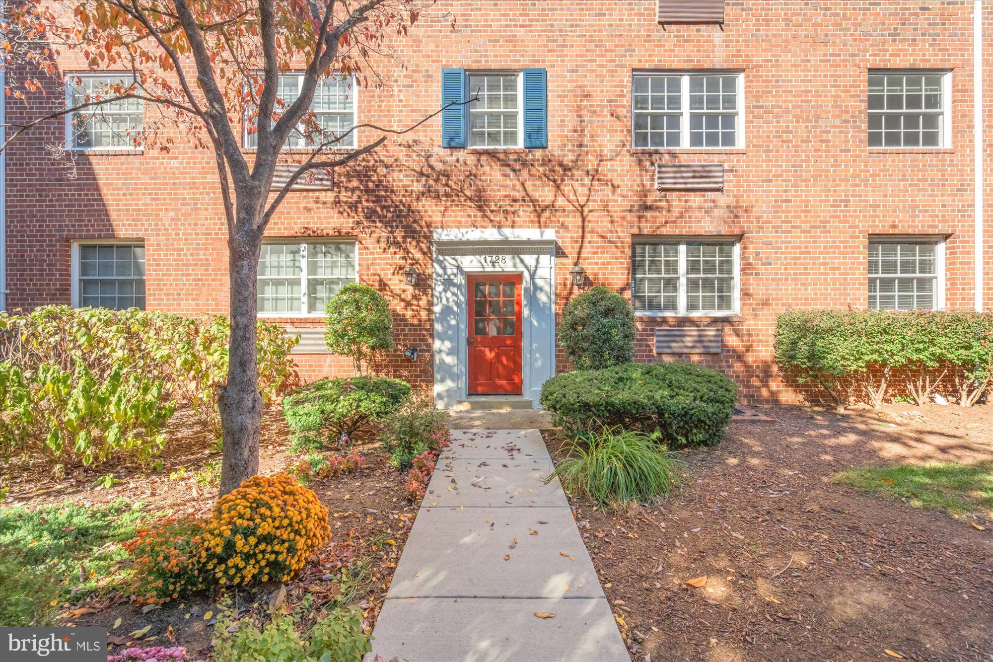 1728 W Abingdon Dr #102