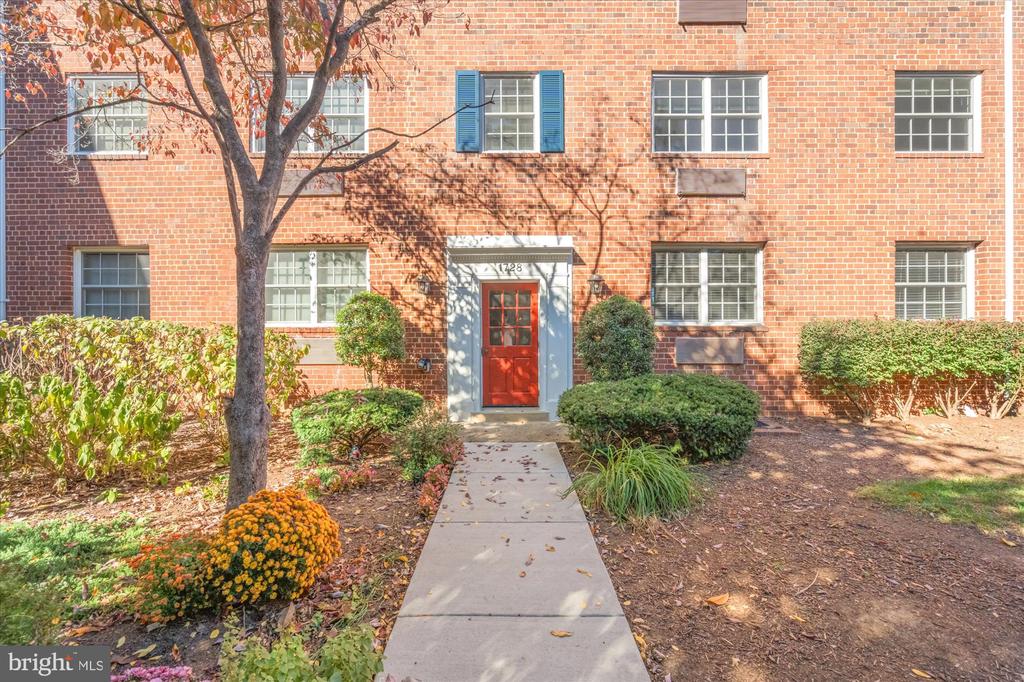 1728 W Abingdon Dr #102