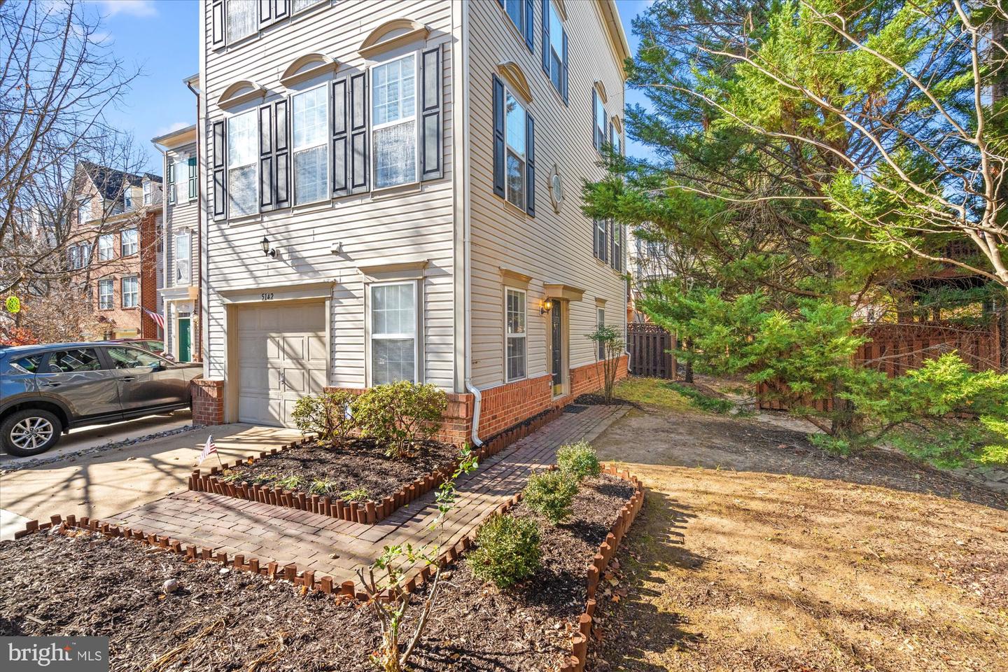 5142 Donovan Dr