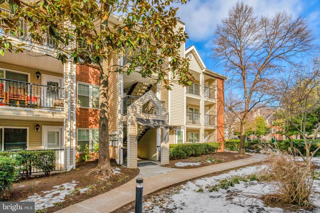 3304 Wyndham Cir #239