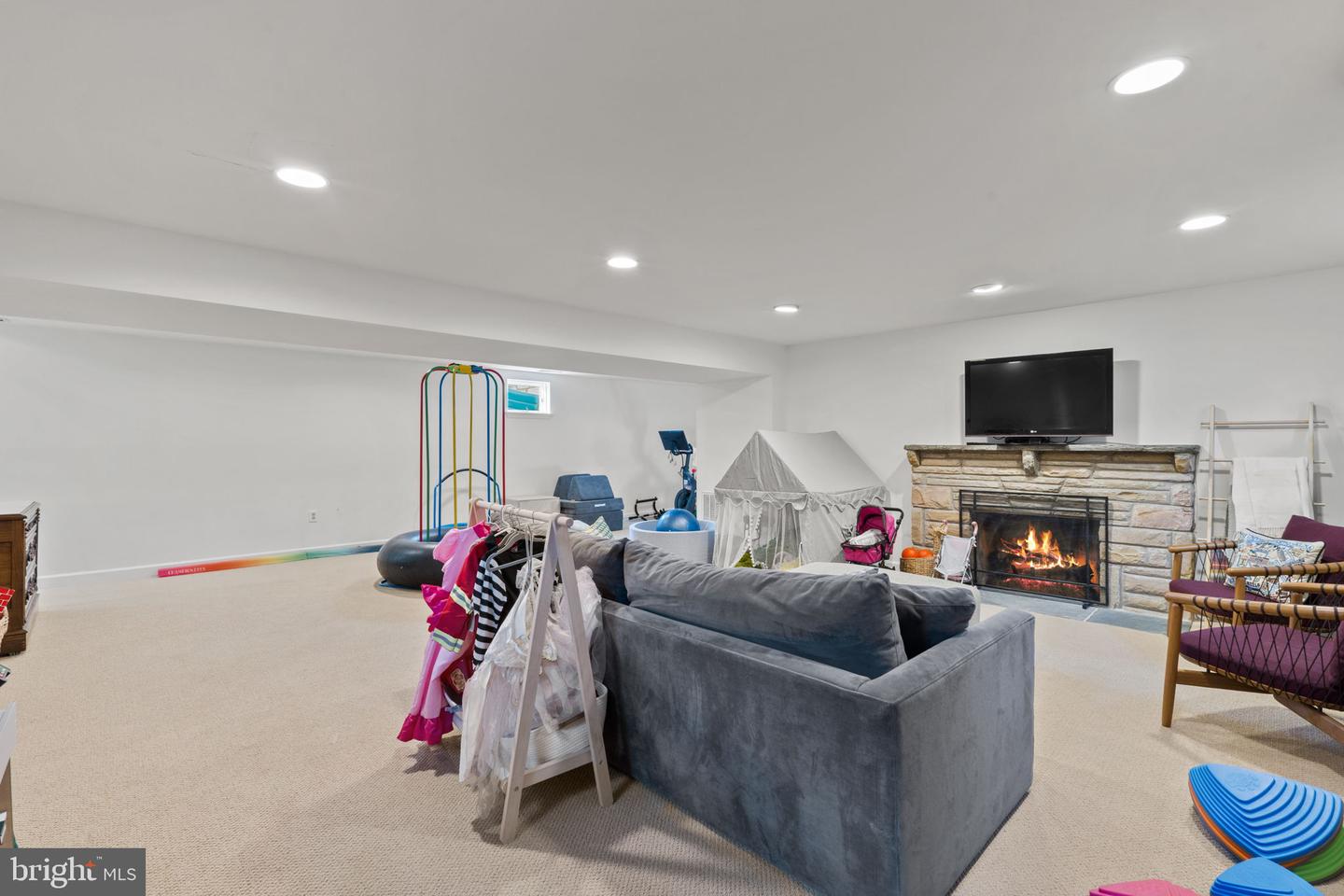 1208 KEY DR
