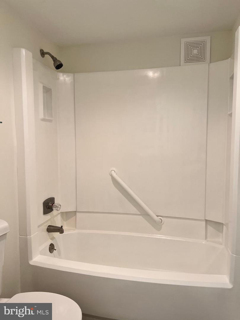 203 Yoakum Pkwy #718