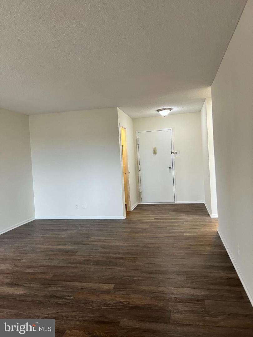 203 Yoakum Pkwy #718
