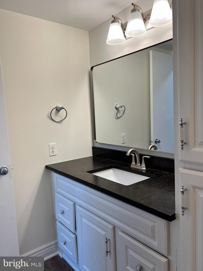 203 Yoakum Pkwy #718