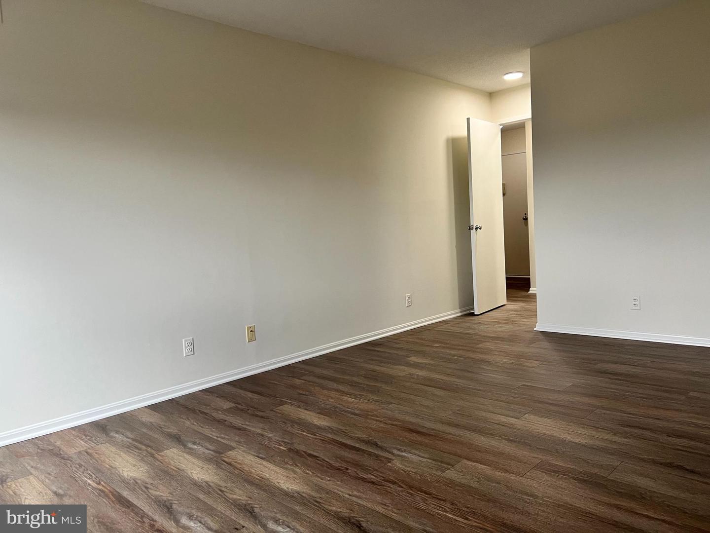 203 Yoakum Pkwy #718