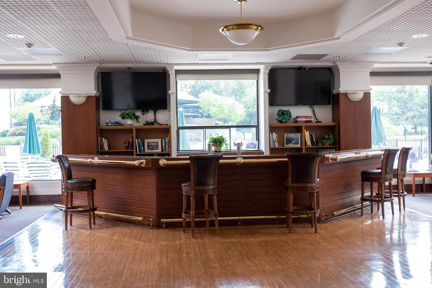 203 Yoakum Pkwy #718