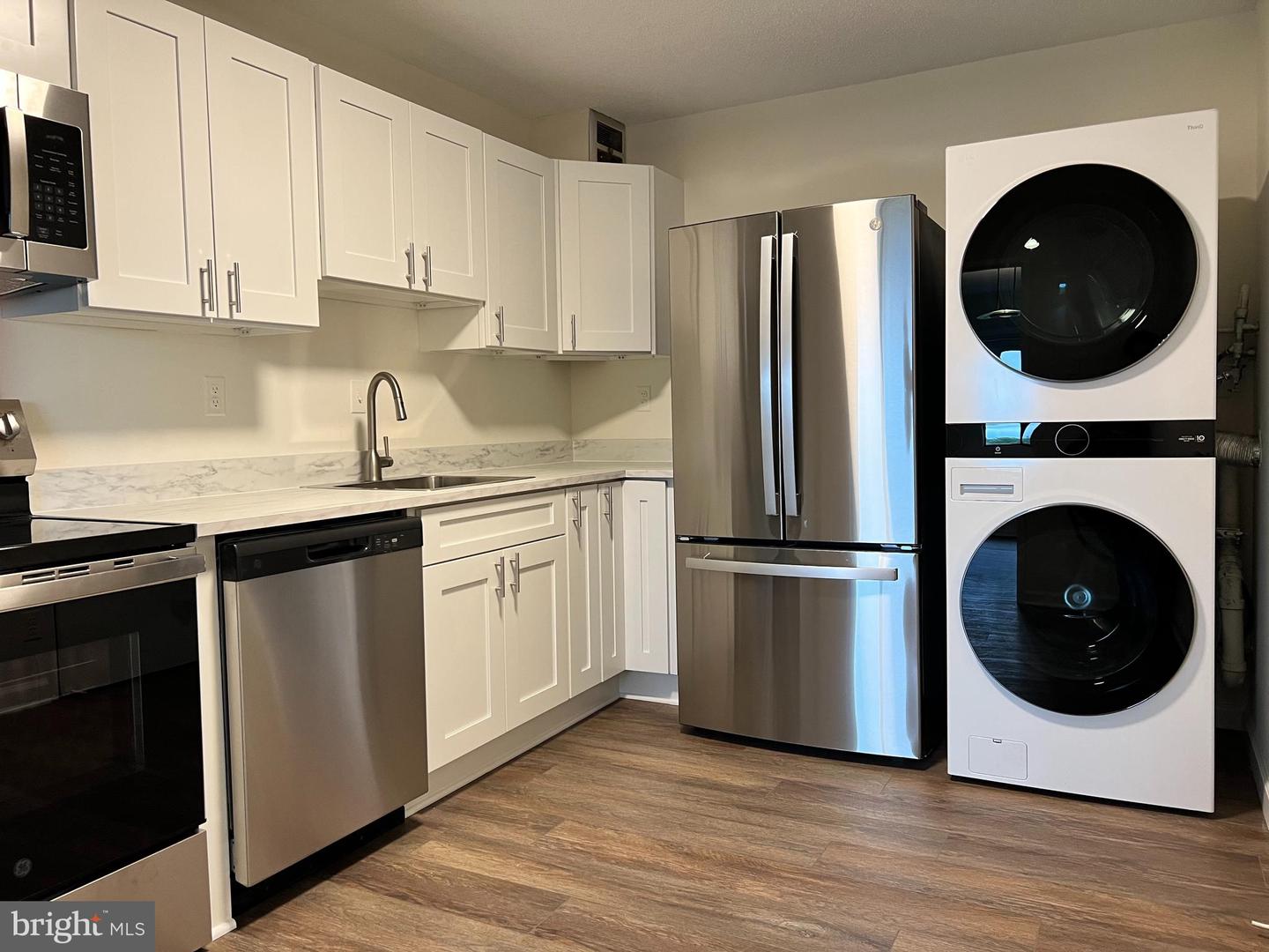 203 Yoakum Pkwy #718