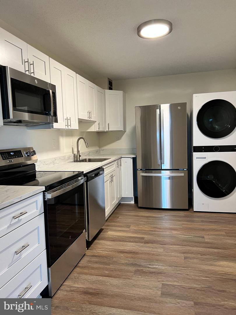 203 Yoakum Pkwy #718