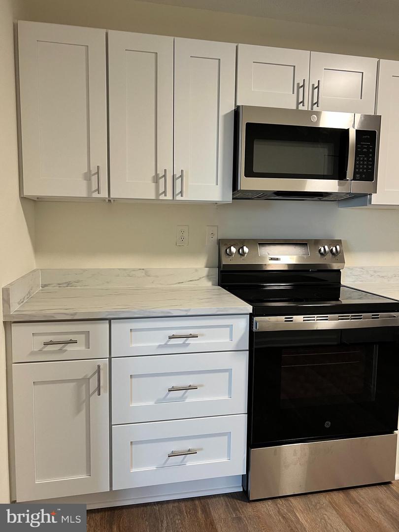 203 Yoakum Pkwy #718