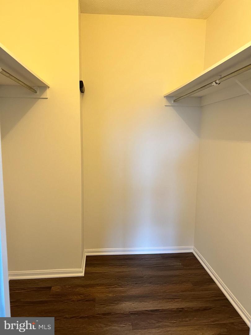 203 Yoakum Pkwy #718