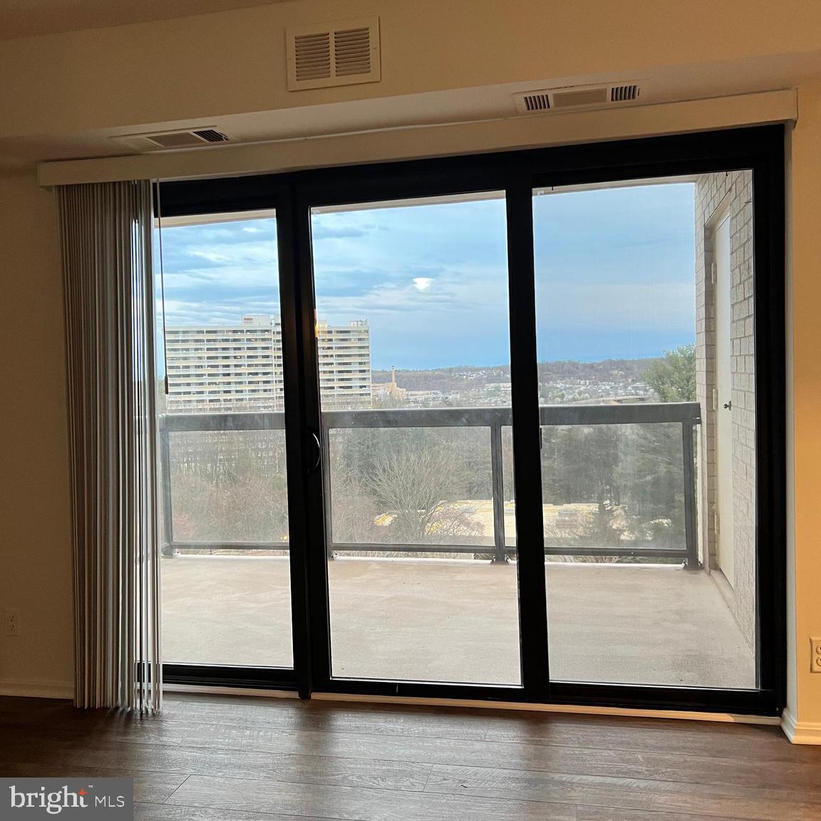 203 Yoakum Pkwy #718