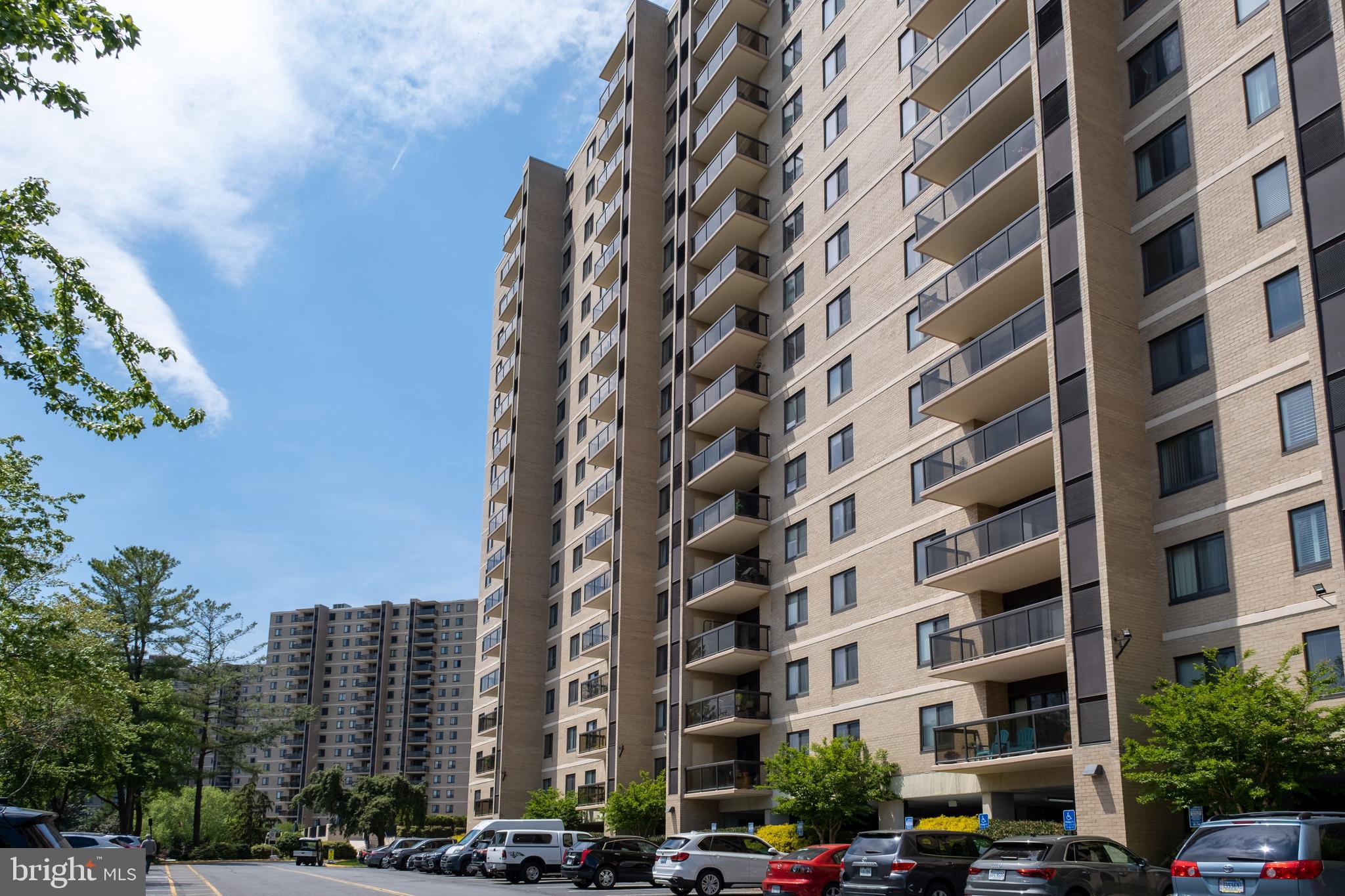 203 Yoakum Pkwy #718