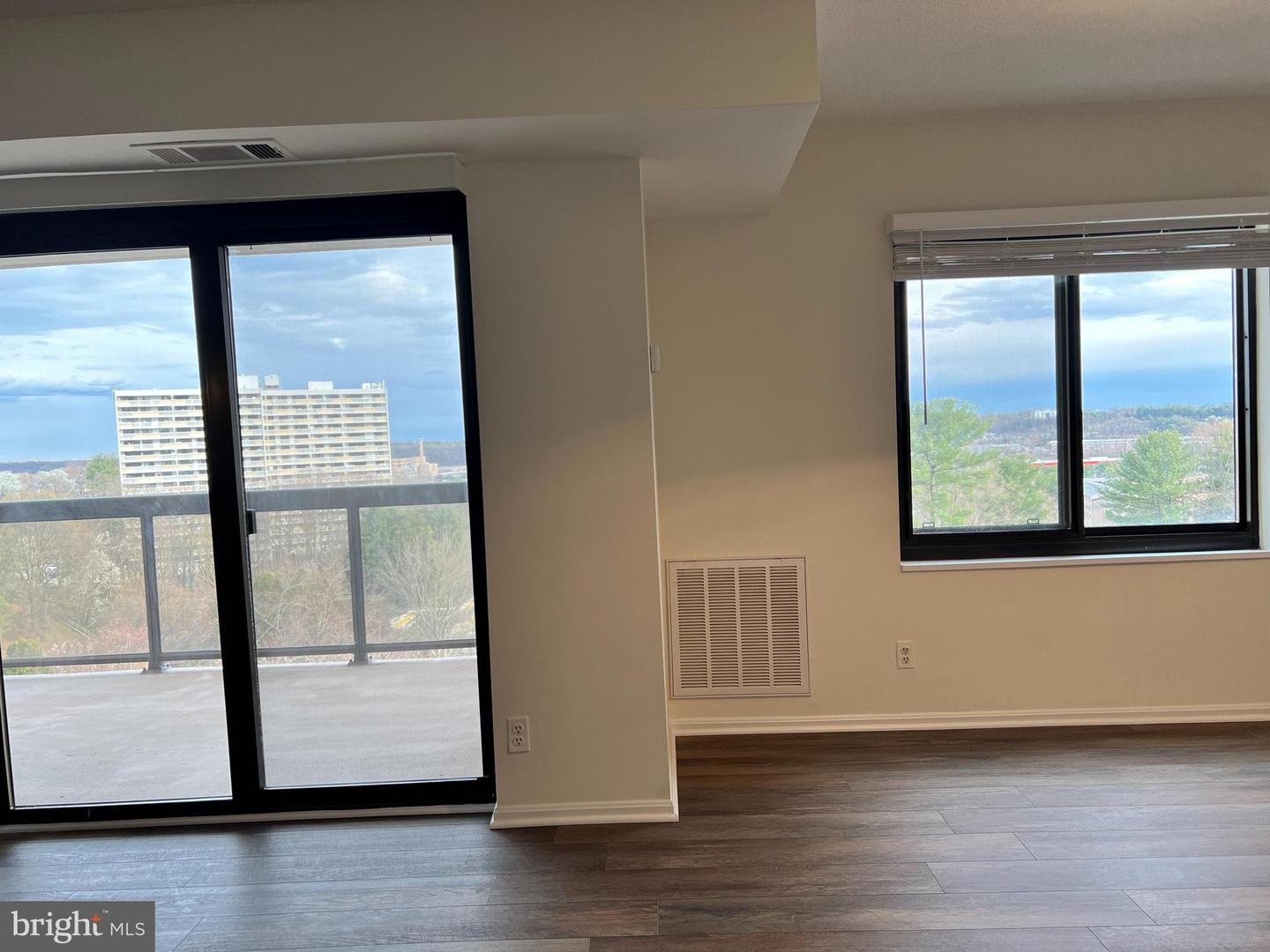 203 Yoakum Pkwy #718