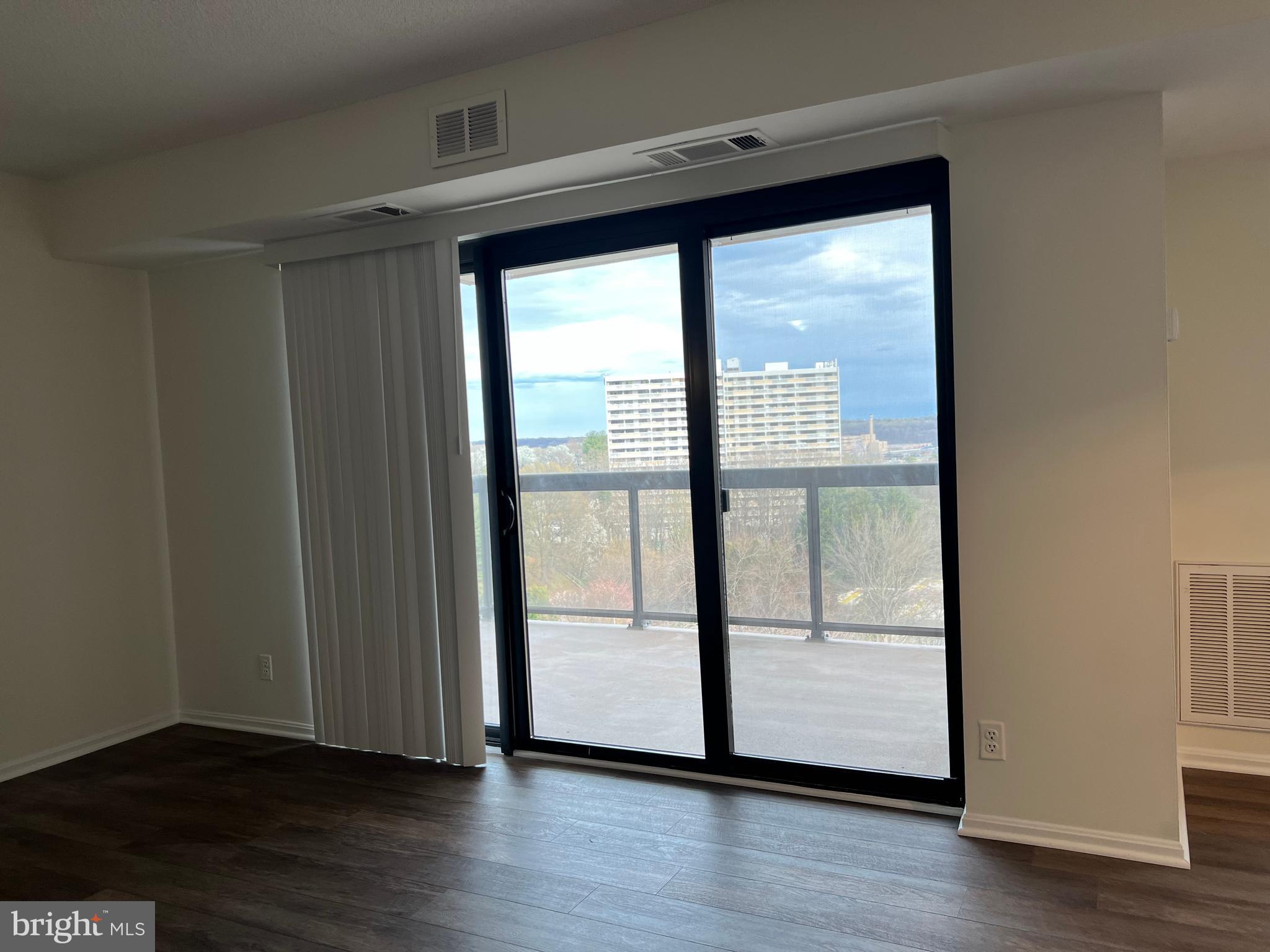 203 Yoakum Pkwy #718