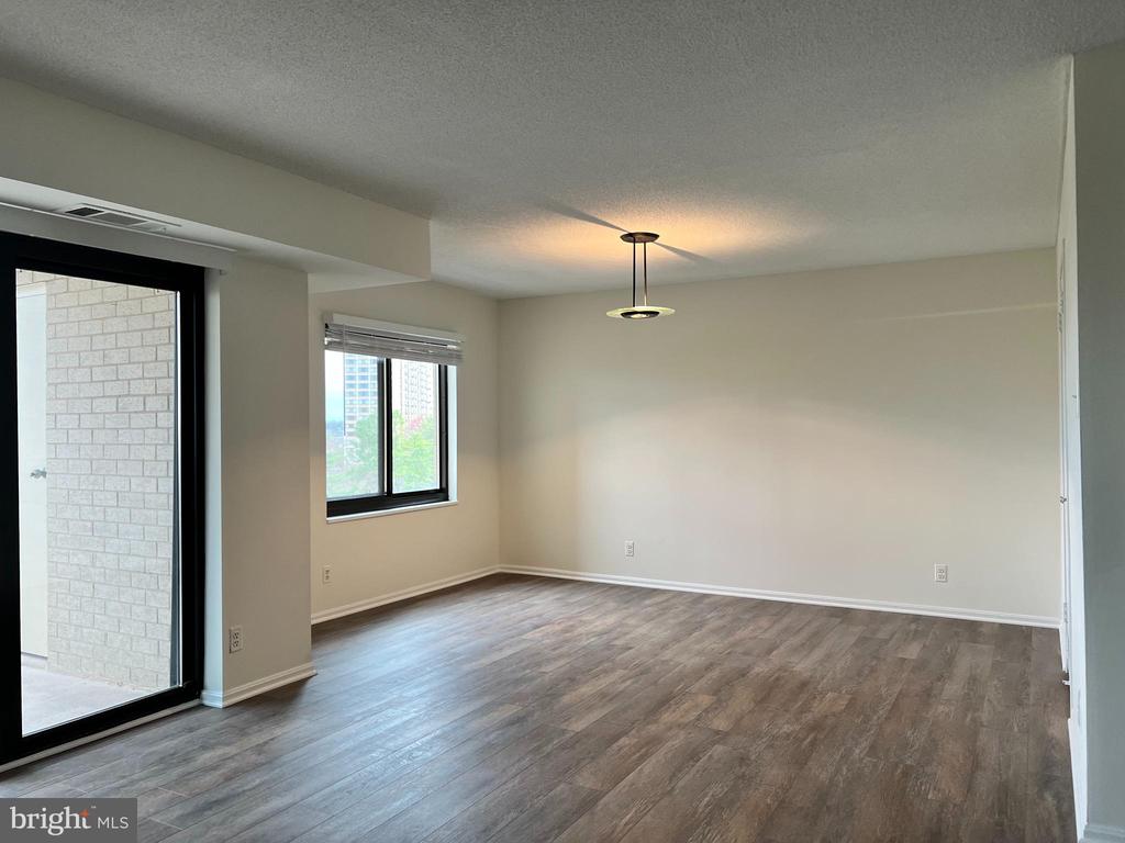 203 Yoakum Pkwy #718
