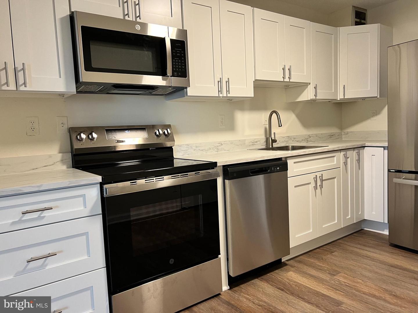203 Yoakum Pkwy #718