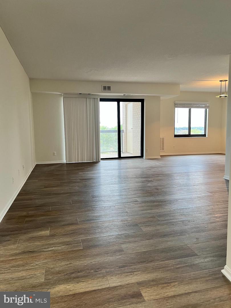 203 Yoakum Pkwy #718