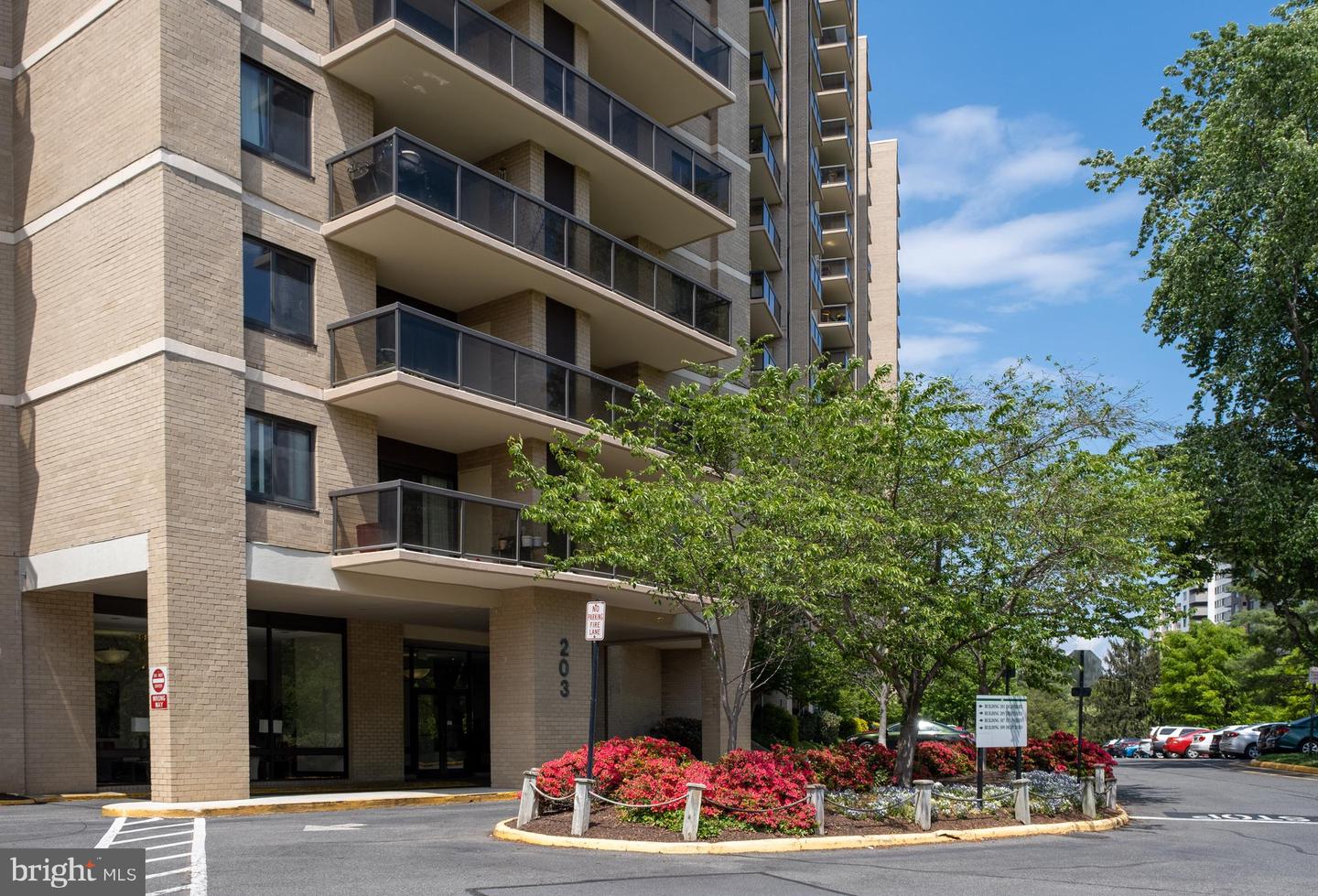 203 Yoakum Pkwy #718