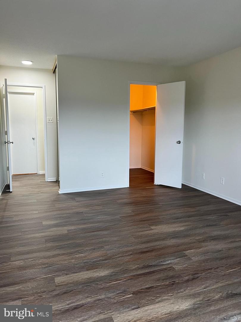 203 Yoakum Pkwy #718