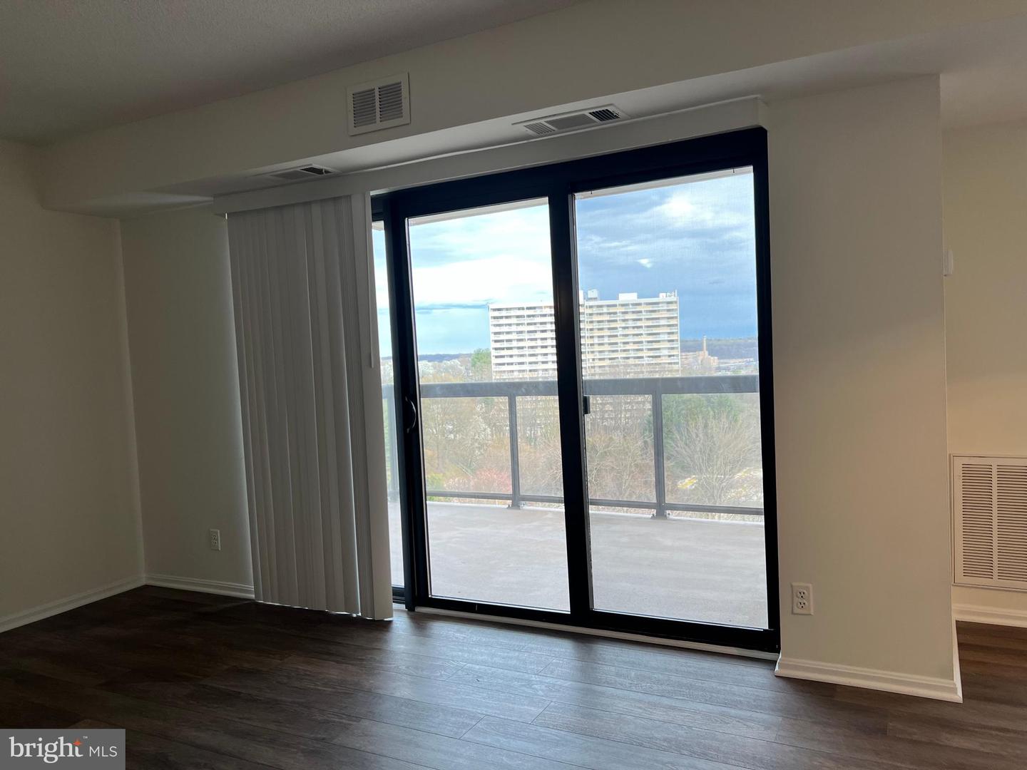 203 Yoakum Pkwy #718