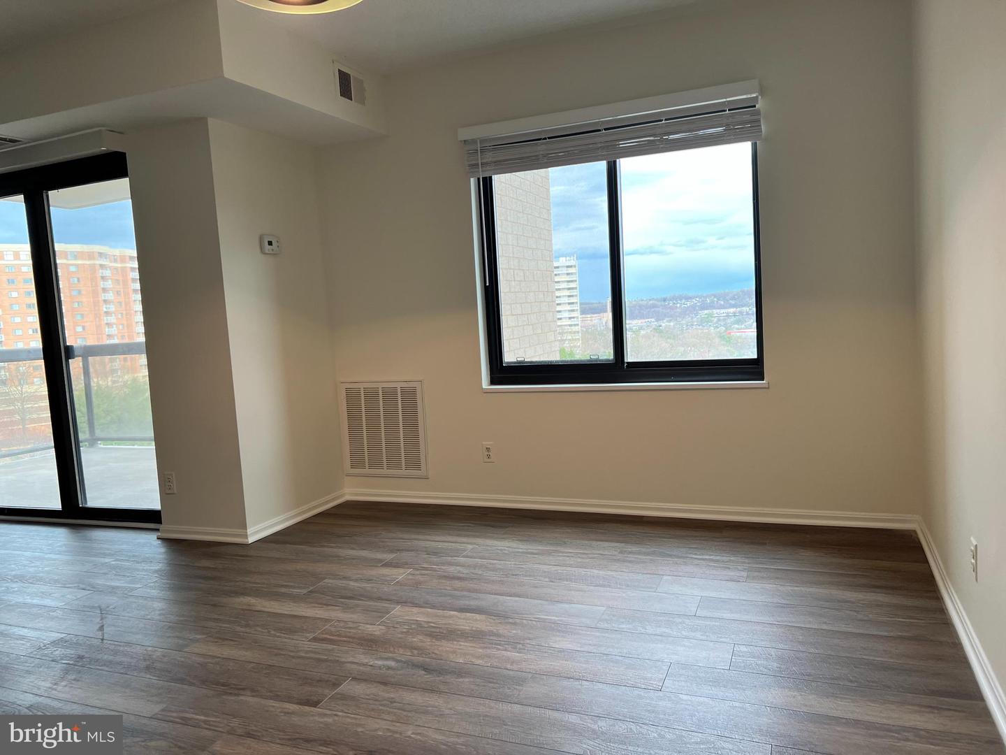 203 Yoakum Pkwy #718
