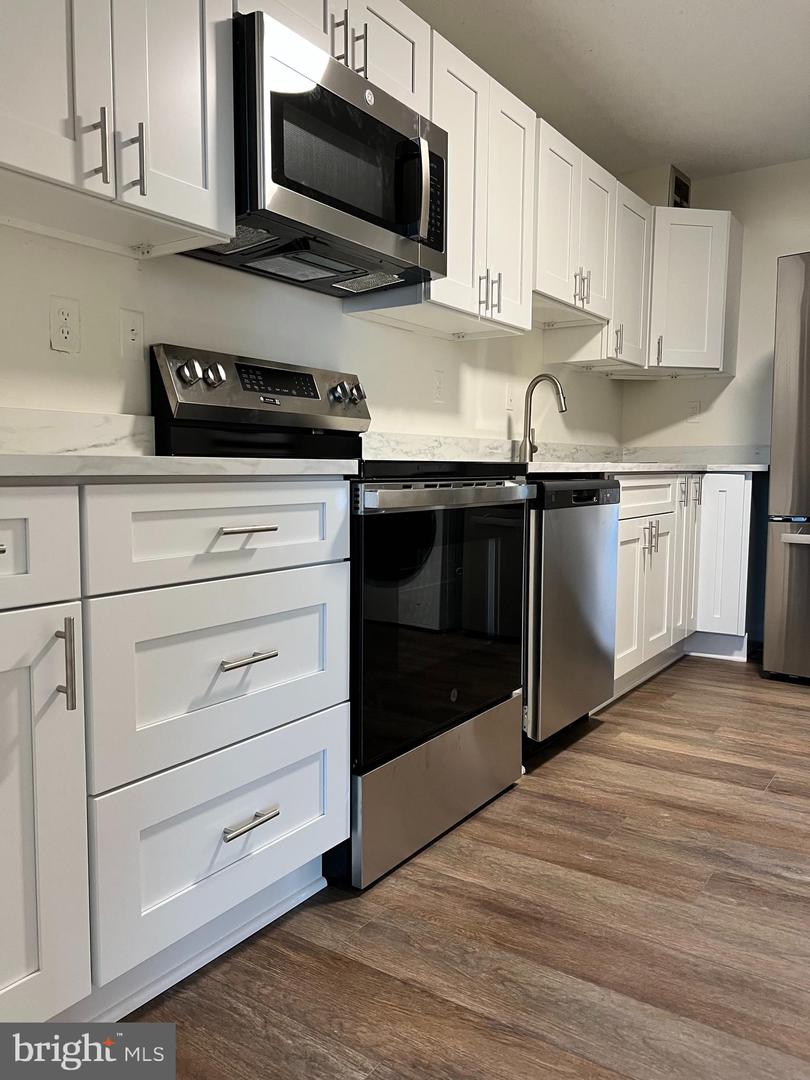 203 Yoakum Pkwy #718