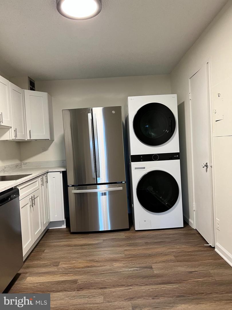 203 Yoakum Pkwy #718