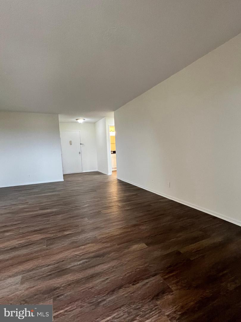 203 Yoakum Pkwy #718