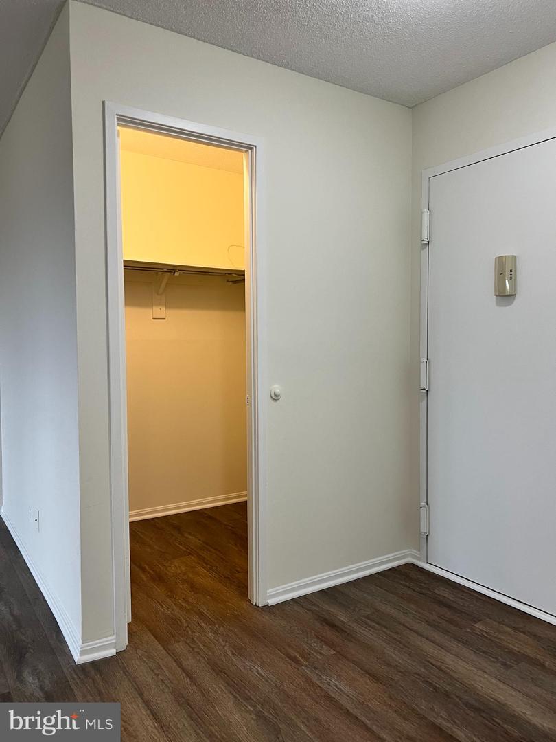 203 Yoakum Pkwy #718