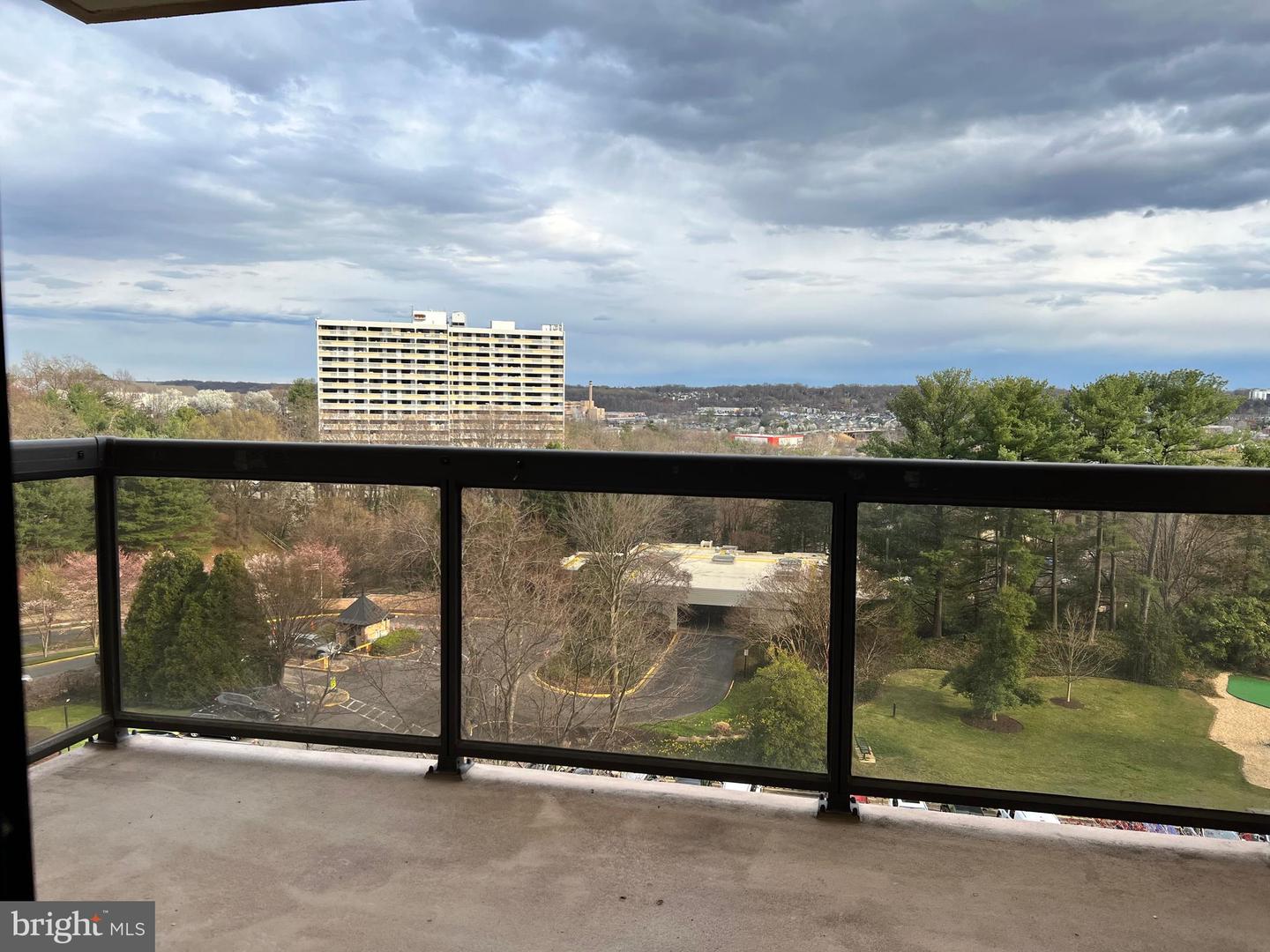 203 Yoakum Pkwy #718