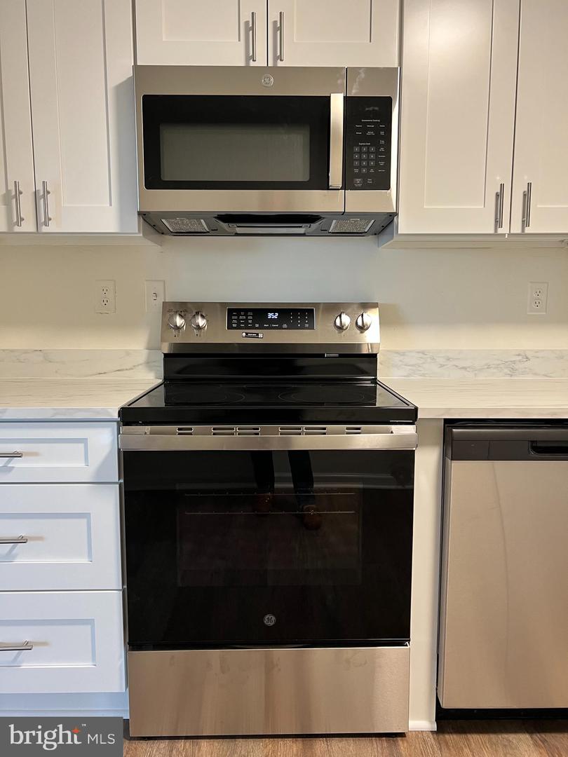 203 Yoakum Pkwy #718