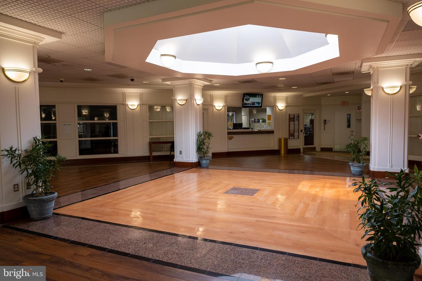 203 Yoakum Pkwy #718