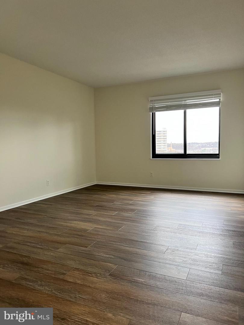 203 Yoakum Pkwy #718