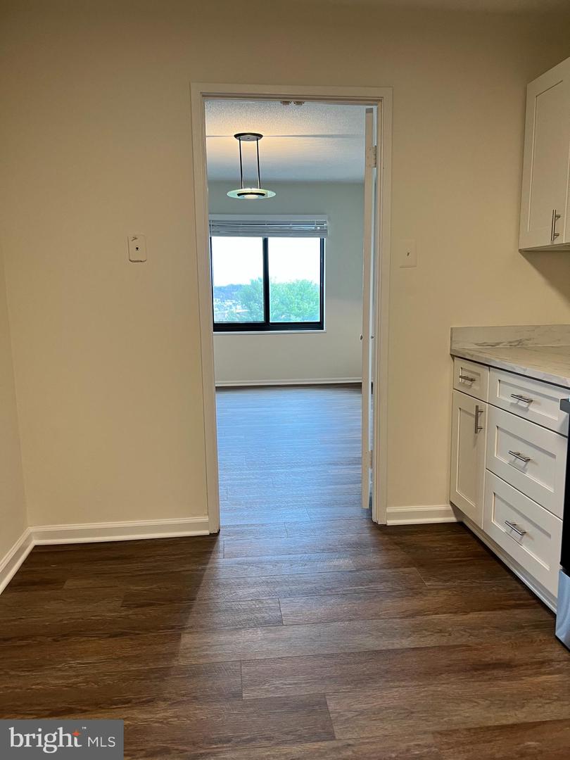 203 Yoakum Pkwy #718