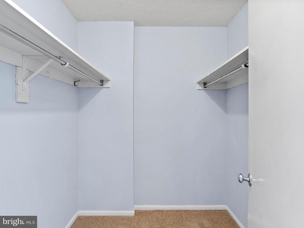 307 Yoakum Pkwy #1803