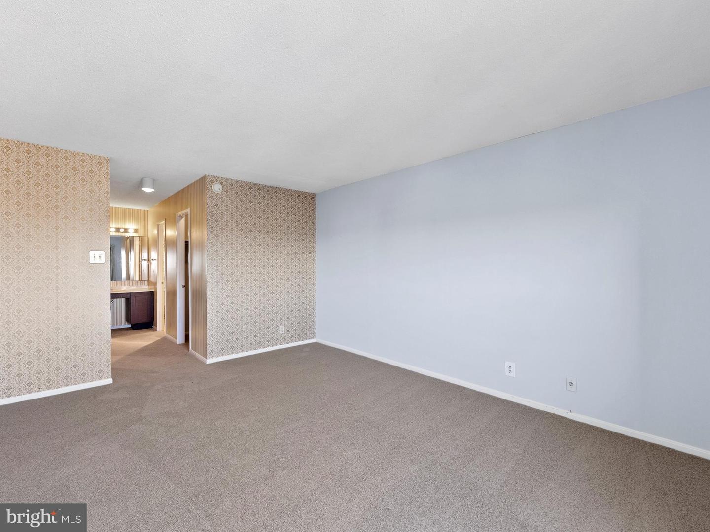 307 Yoakum Pkwy #1803