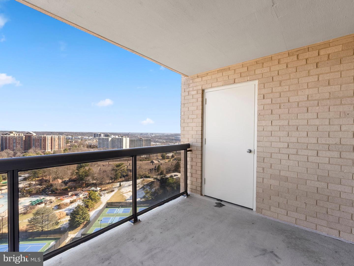 307 Yoakum Pkwy #1803