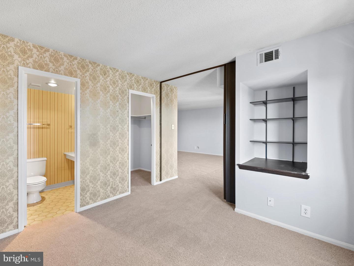 307 Yoakum Pkwy #1803