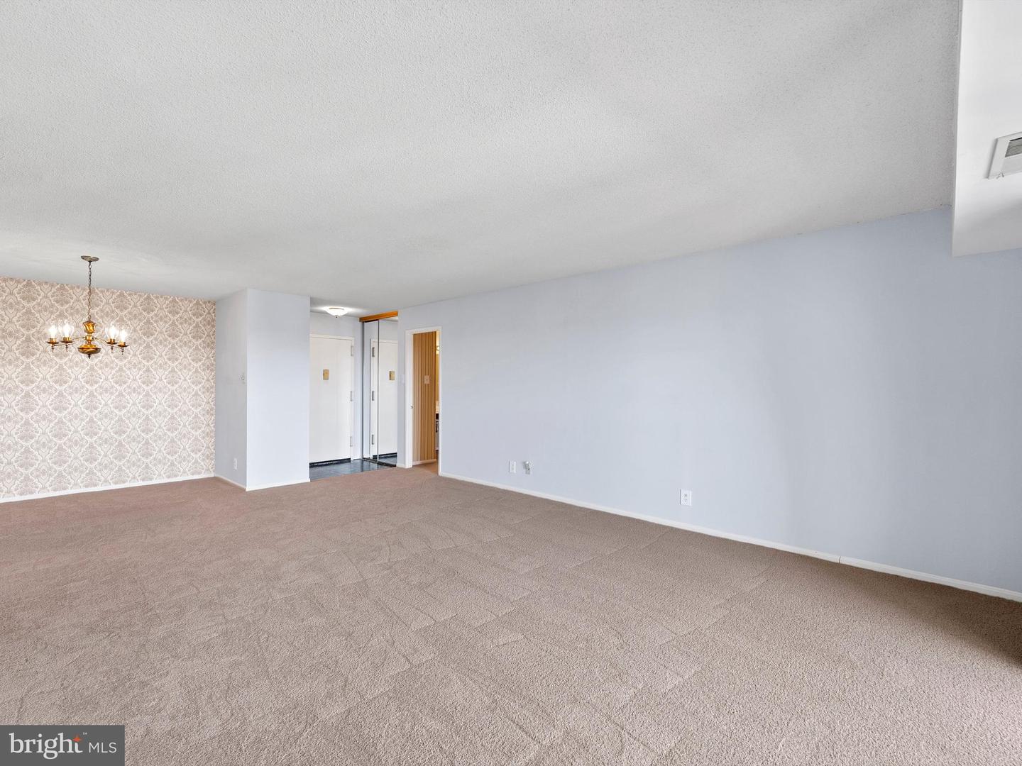 307 Yoakum Pkwy #1803