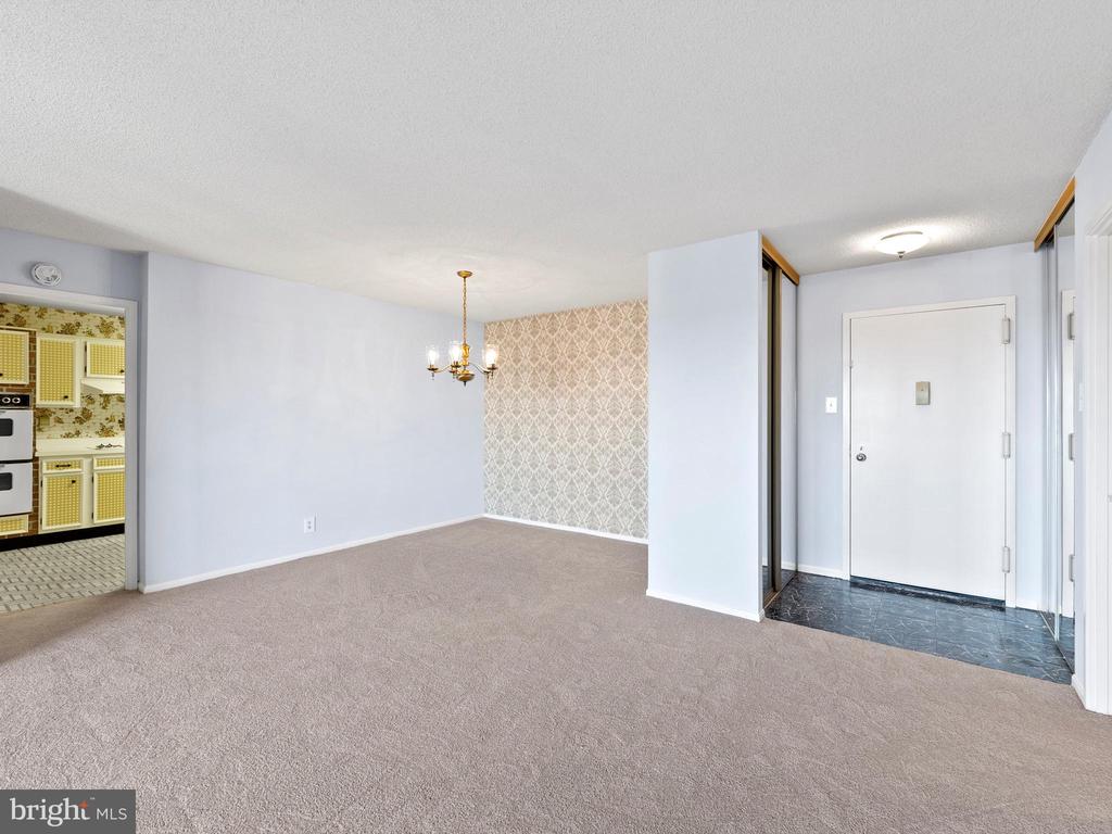 307 Yoakum Pkwy #1803