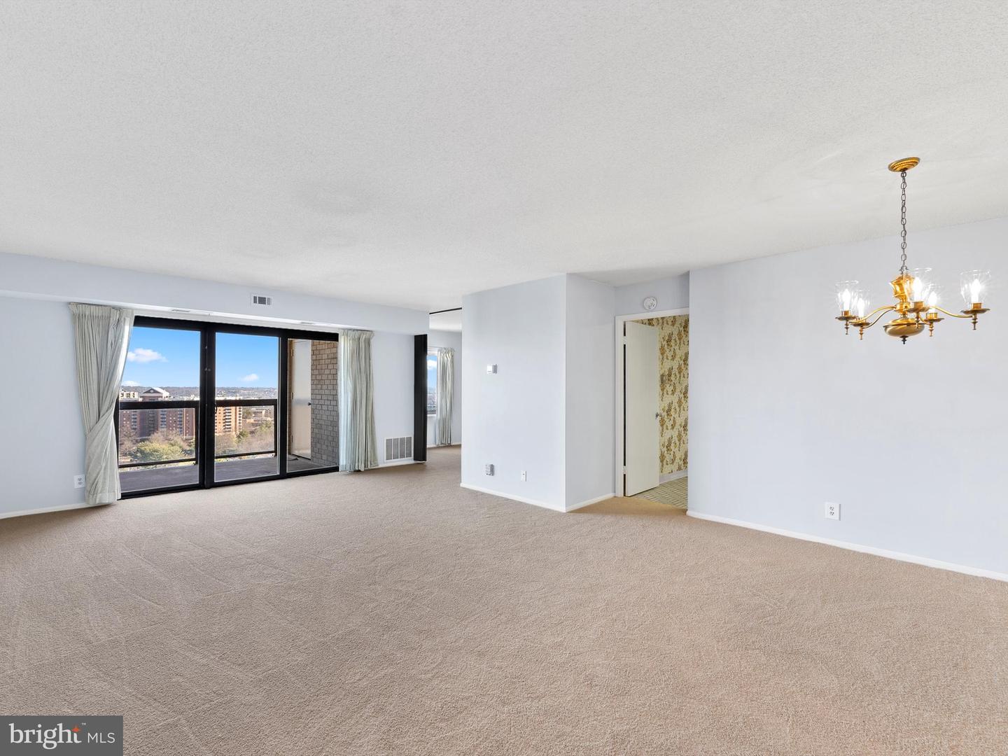307 Yoakum Pkwy #1803