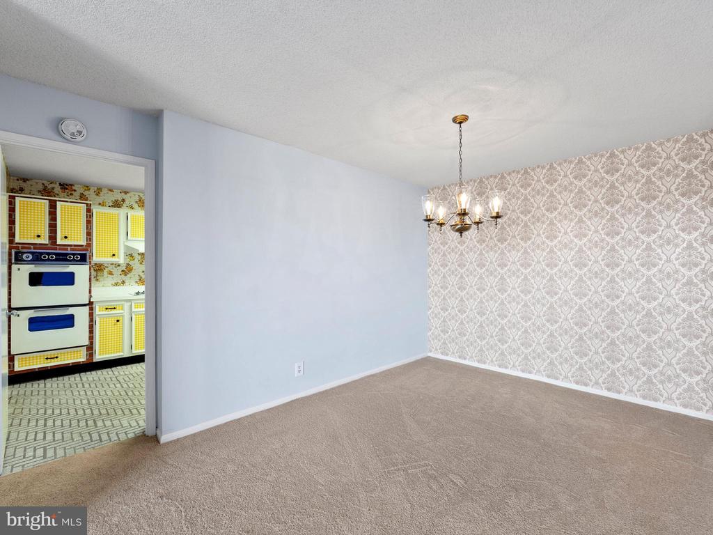 307 Yoakum Pkwy #1803