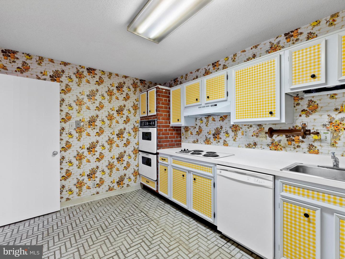 307 Yoakum Pkwy #1803