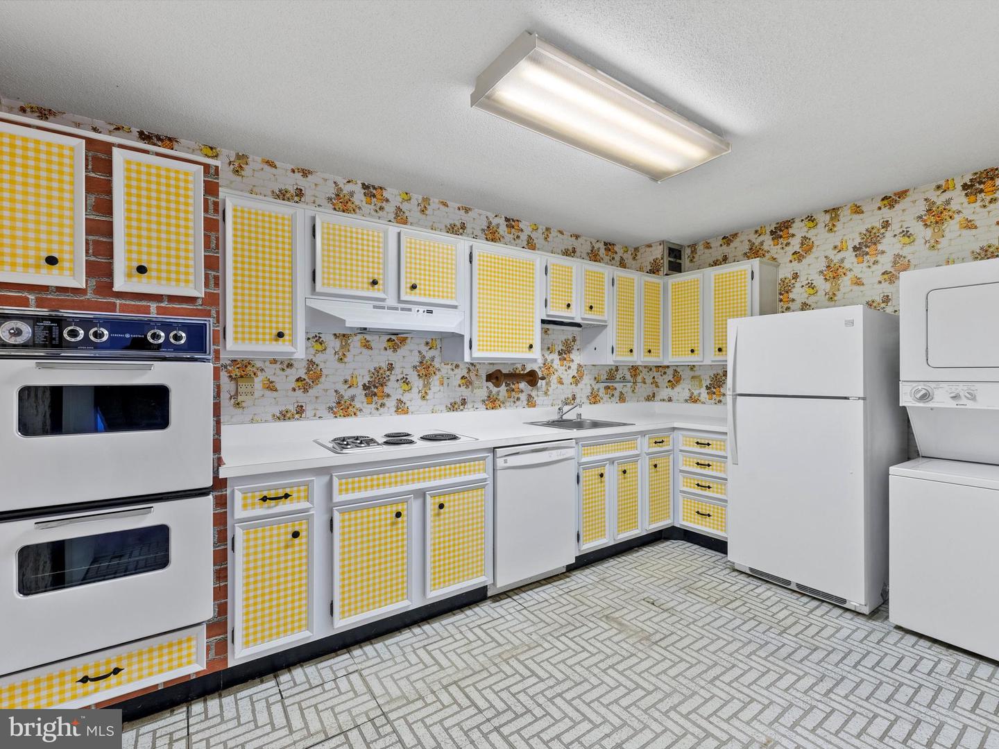 307 Yoakum Pkwy #1803