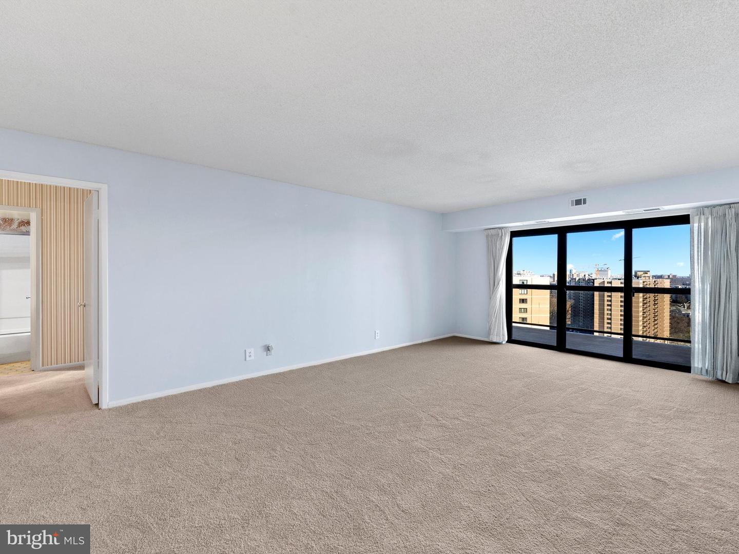 307 Yoakum Pkwy #1803