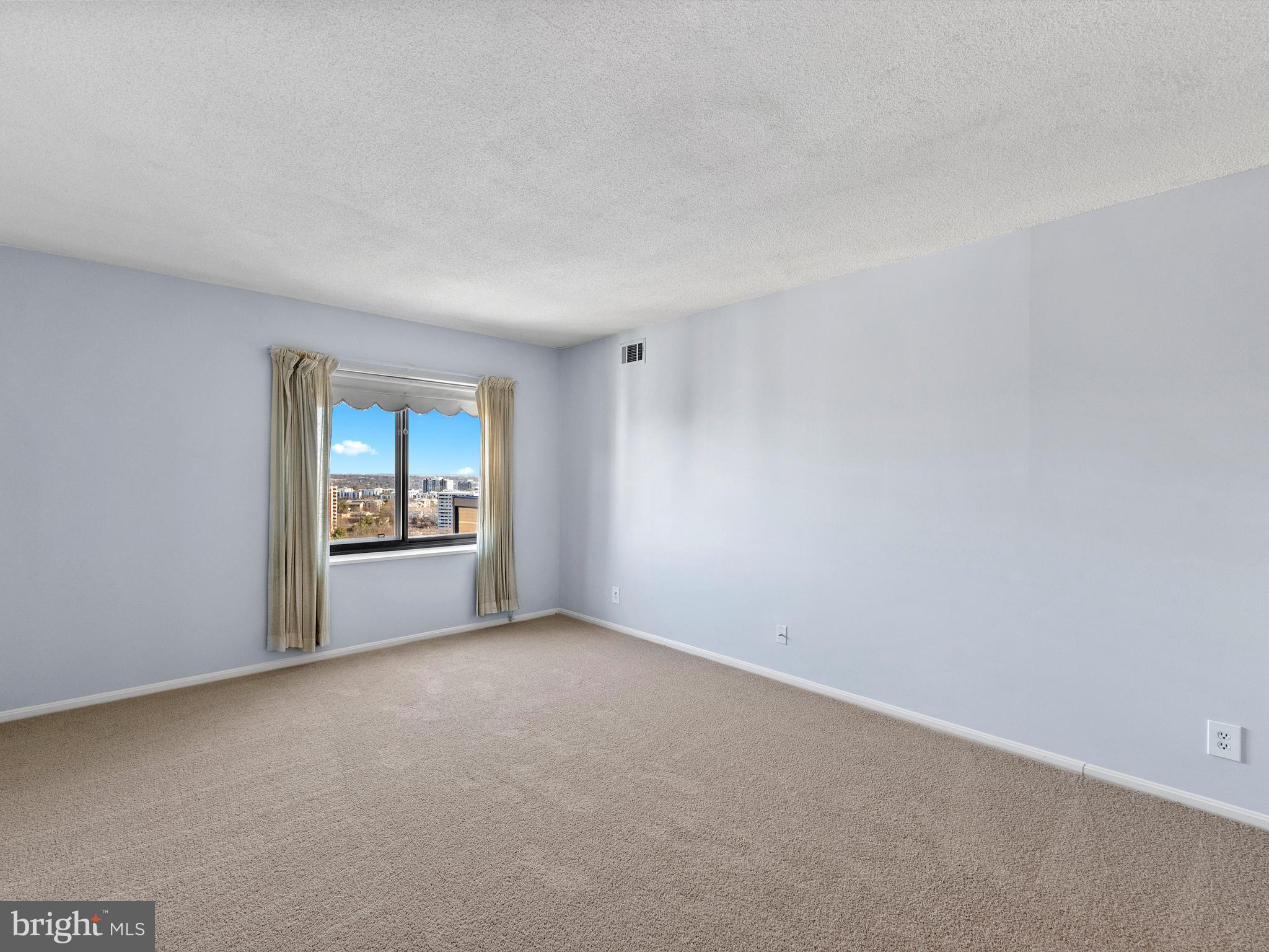 307 Yoakum Pkwy #1803