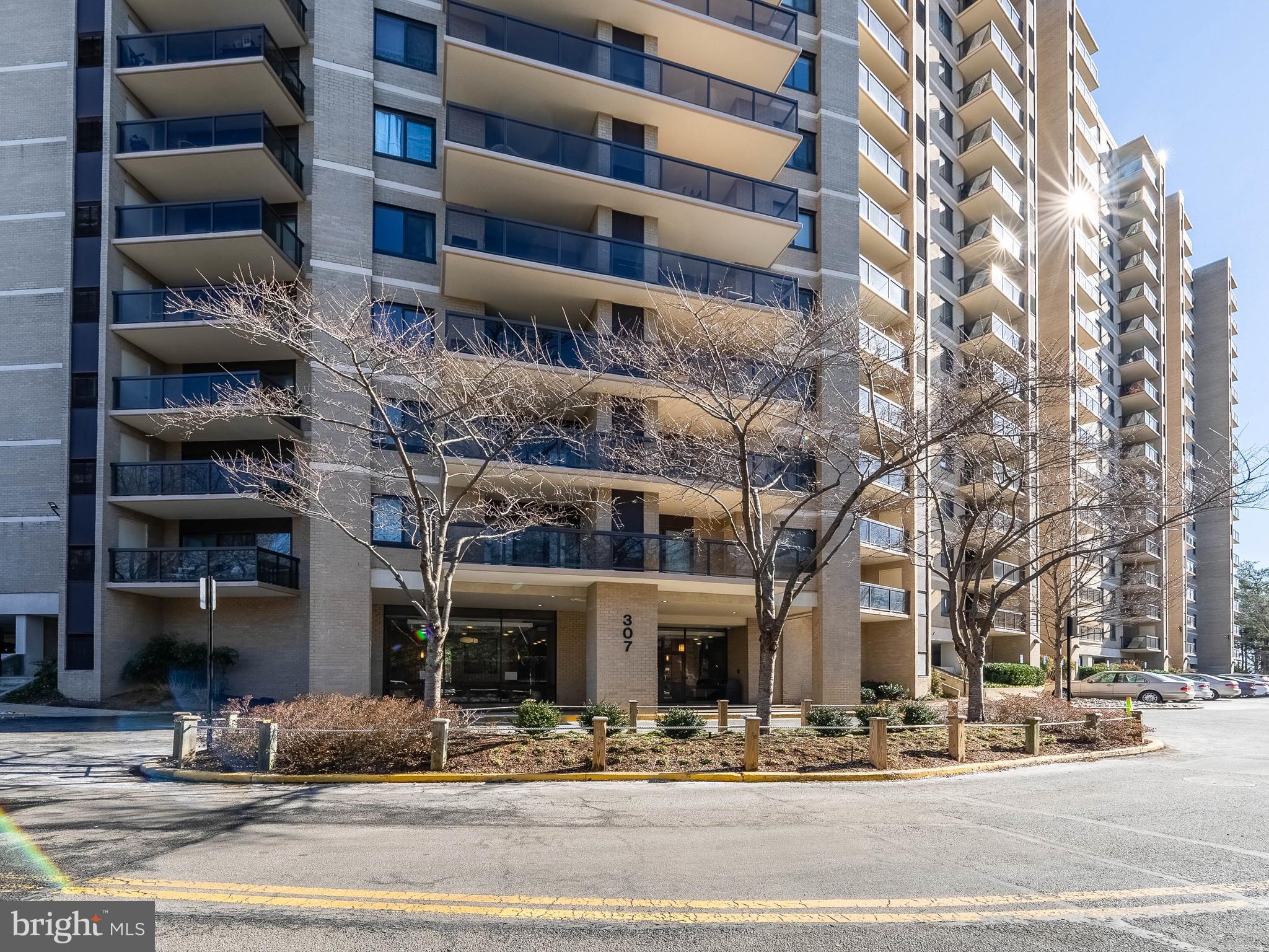 307 Yoakum Pkwy #1803